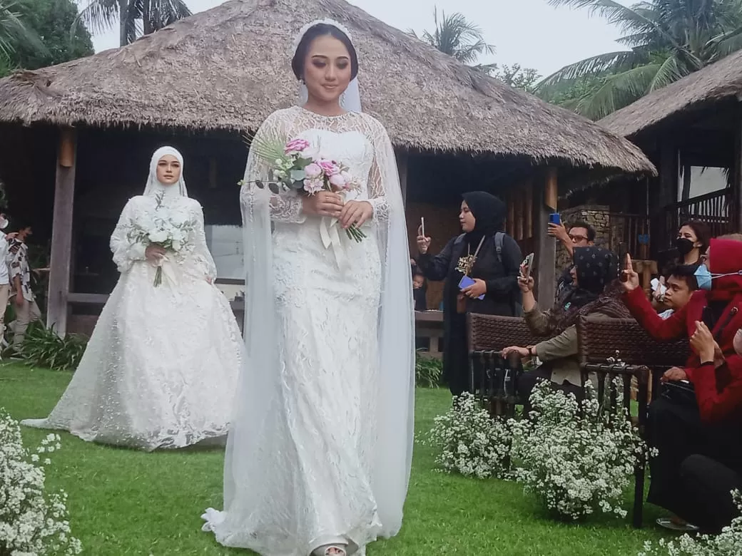 Foto : Paket pernikahan di Jeeva Klui dibanderol seharga Rp 40 juta untuk 200 orang tamu. Harga tersebut sudah termasuk satu kamar untuk bulan madu pasangan pengantin dan juga izin keramaian.  