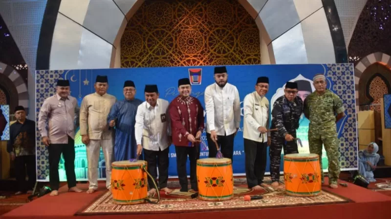 Pemerintah Kota (Pemko) Padang resmi meluncurkan kegiatan Pesantren Ramadan 1447 Hijriah yang berlangsung dari tanggal 23 Februari hingga 15 Maret 2026. Pada tahun ini kegiatan tersebut memfokuskan implementasi pelaksanaan salat subuh berjamaah dan praktik ibadah. (Dok. Prokopim)