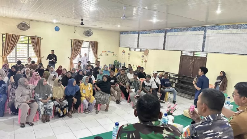 Pertamina Patra Niaga Regional Sumbagut melalui Fuel Terminal Medan mengintensifkan sosialisasi pengamanan Objek Vital Nasional (Obvitnas) dan keselamatan di sekitar jalur pipa BBM. (Dok. PPN)