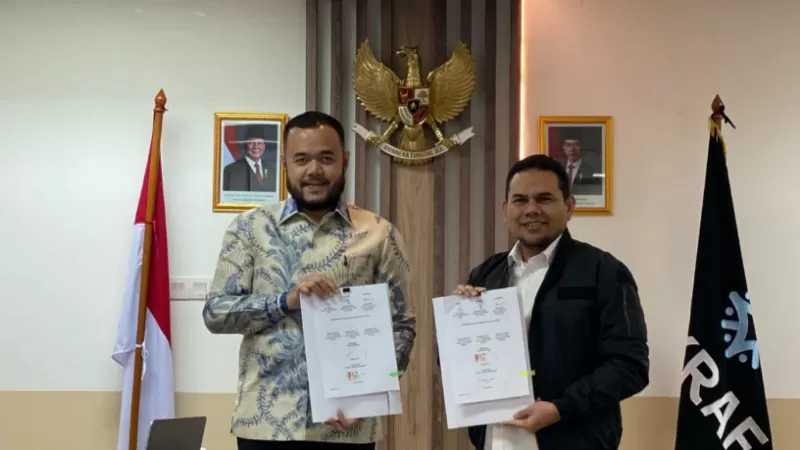 Penandatanganan adendum Berita Acara Uji Petik Penilaian Mandiri Kabupaten dan Kota Kreatif Indonesia (PMK3I) yang mengubah sub-sektor unggulan ekonomi kreatif Kota Padang menjadi kuliner. (Dok. Prokopim)
