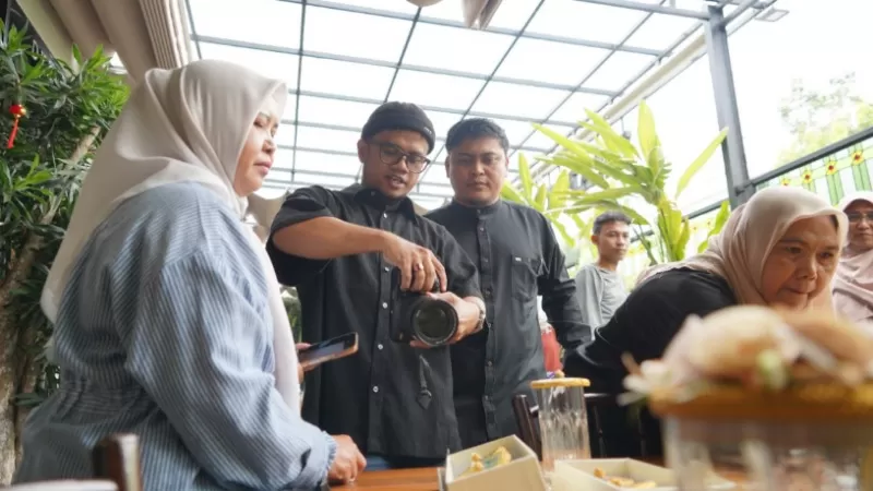 Pelatihan dasar fotografi bagi kelompok Usaha Mikro, Kecil dan Menengah (UMKM) binaan Pertamina Patra Niaga Regional Sumbagut. (Dok. PPN)