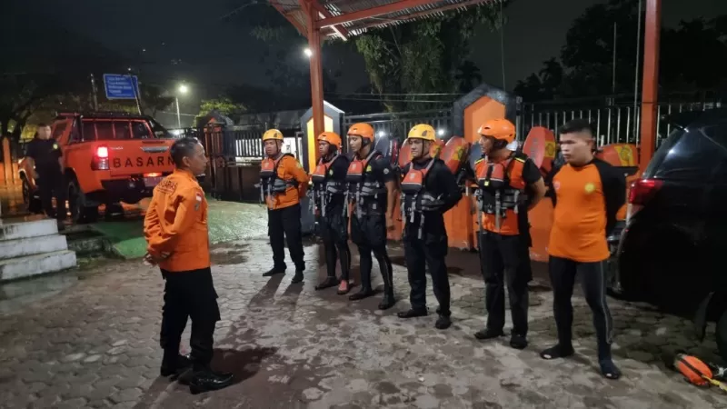 Apel persiapan Tim SAR Gabungan untuk mengevakuasi korban terdampak banjir di Kota Padang pada Rabu (11/2/2026) malam. (Dok. Basarnas)