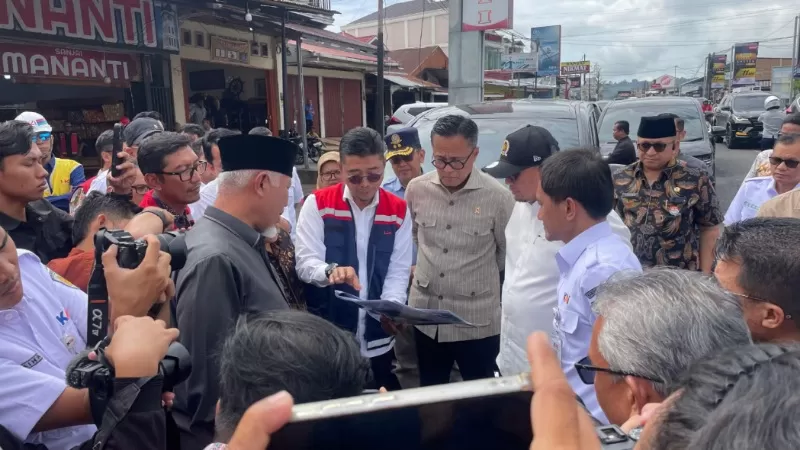 Peninjauan jalur penyelamat kereta api (escape ramp) di kawasan Panyalaian, Kabupaten Tanah Datar. (Dok. KAI Divre II Sumbar)
