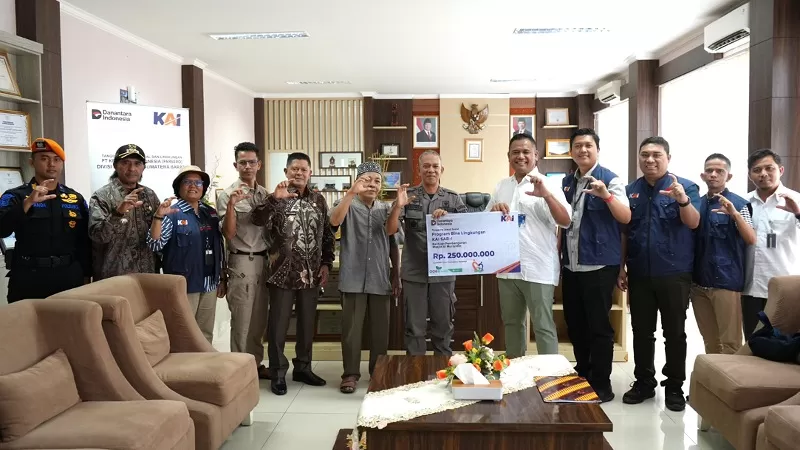 PT Kereta Api Indonesia (Persero) Divisi Regional II Sumatera Barat (KAI Divre II Sumbar) merealisasikan bantuan sebesar Rp250 juta untuk mempercepat pembangunan Masjid Al Mursydin di Cubadak Timur, Kabupaten Pasaman. (Dok. KAI)