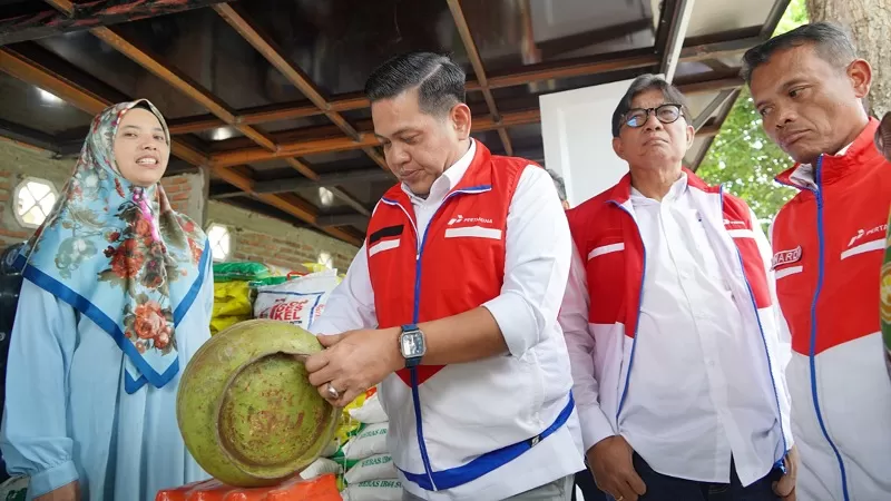 Kunjungan kerja Komisaris Independen PT Pertamina Patra Niaga, Sudung Situmorang dan Komisaris PT Pertamina Patra Niaga Panel Barus ke dua titik KDMP pada Kamis (27/2/2026). Agenda peninjauan dilakukan di KDMP Medan Krio, Kecamatan Sunggal serta KDMP Marindal II, Kecamatan Patumbak. Kunjungan ini demi evaluasi langsung terhadap kesiapan koperasi dalam menyalurkan LPG 3 Kilogram bersubsidi kepada kelompok masyarakat yang berhak. (Foto: Dok. PPN Sumbagut)