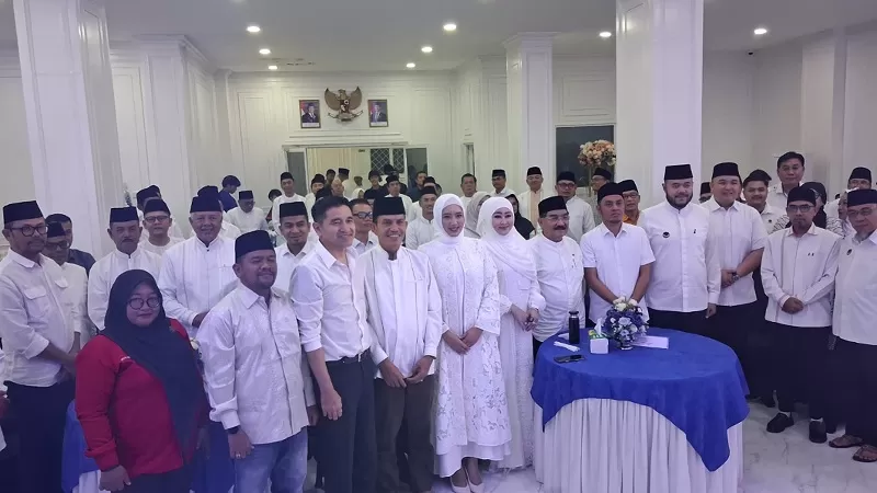DPW NasDem Sumbar menggelar kegiatan buka bersama (bukber) dengan seluruh kader dan anak yatim pada Senin (2/3/2026). (Dok. Istimewa)