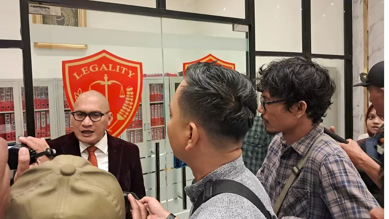 Suharizal, Kuasa Hukum dari oknum Anggota DPRD Sumbar, Beny Saswin Nasrun yang dinyatakan masuk dalam Daftar Pencarian Orang (DPO) dalam kasus dugaan perkara korupsi. (Dok. Sumbar Daily)