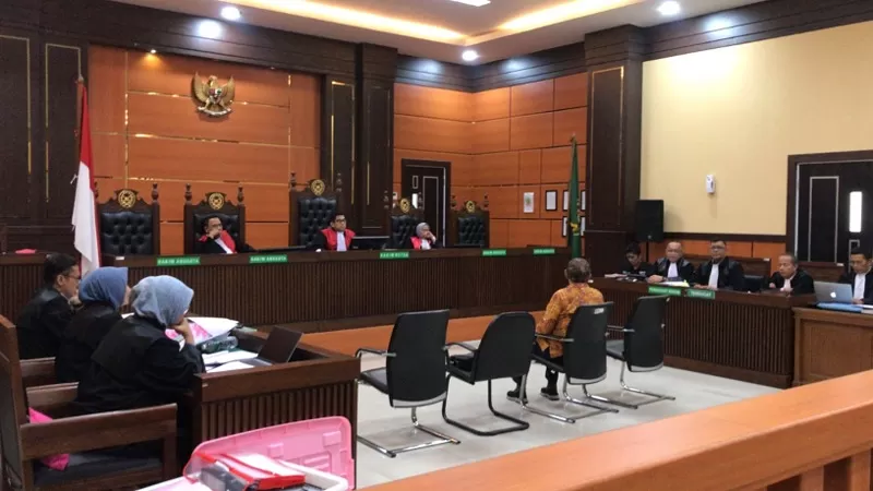 Sidang tuntutan terhadap dua terdakwa kasus korupsi bus subsidi Trans Padang. (Dok. Kejati Sumbar)