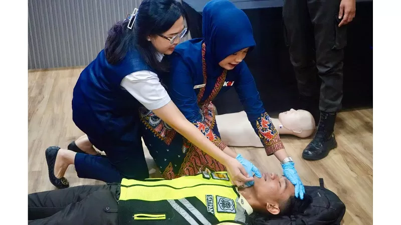Pelatihan Pertolongan Pertama Pada Kecelakaan (P3K) oleh KAI Divre II Sumbar. (Dok. KAI)