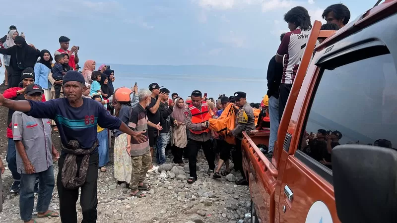 Tim SAR Gabungan melakukan proses pencarian korban tenggelam di perairan Danau Singkarak dan Sungai Batang Sangir, Sumatera Barat (Sumbar), hingga akhirnya korban ditemukan dalam kondisi meninggal dunia. (Dok. Basarnas)