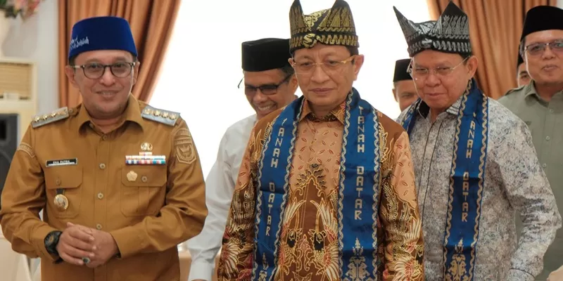Menag RI Nasaruddin Umar saat menghadiri acara silaturahmi bersama Bupati Tanah Datar Eka Putra di Indojolito, Batusangkar, Selasa (28/4/2026). (Foto: Pemkab Tanah Datar)