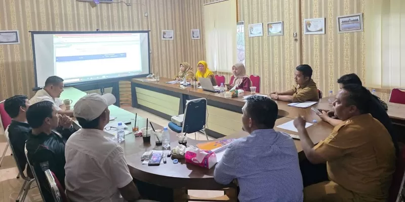 Rapat koordinasi digelar di Kantor Dispora Pasaman Barat pada Selasa (28/4/2026) sebagai bagian dari upaya menyelaraskan program pembinaan dan strategi peningkatan prestasi. (Foto: Pemkab Pasbar)