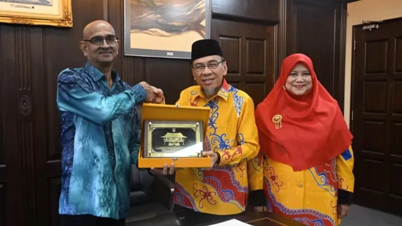 Wakil Wali Kota (Wawako) Padang, Maigus Nasir bertemu dengan jajaran Universiti Kuala Lumpur terkait peluang kerjasama beasiswa internasional bagi pelajar Kota Padang. (Dok. Prokopim)