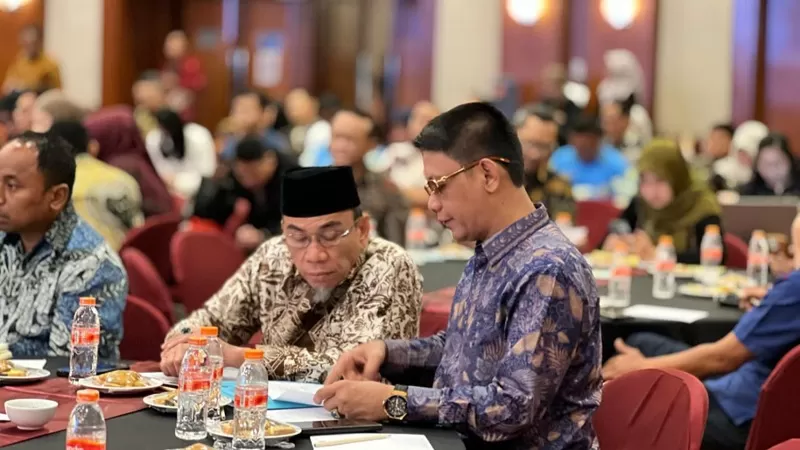 Wakil Wali Kota (Wawako) Padang, Maigus Nasir didampingi Kepala Dinas Perhubungan (Kadishub), Ances Kurniawan menghadiri Rapat Koordinasi Pengembangan SDM Transportasi Tahun 2026 yang diselenggarakan Kementerian Perhubungan di Jakarta Pusat, Rabu (8/4/2026) siang. (Dok. Prokopim)