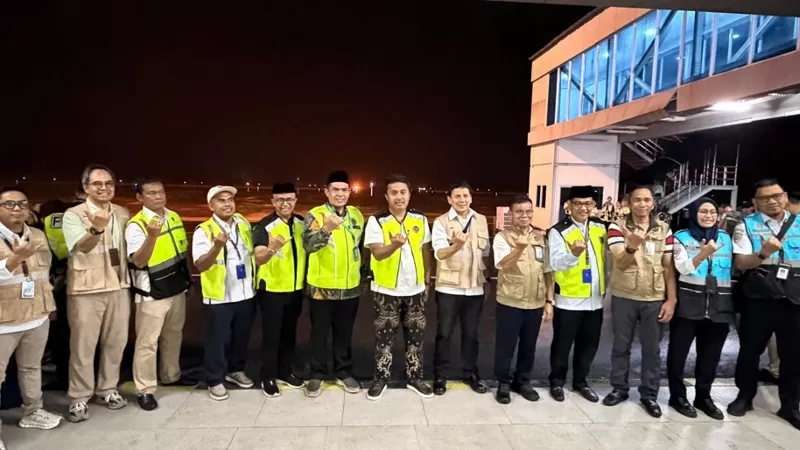 Pelepasan sebanyak 389 jamaah Kloter Pertama Haji Padang yang diberangkatkan dari Bandara Internasional Minangkabau menuju Madinah, Jumat (24/4/2026) dini hari. (Dok. BIM)