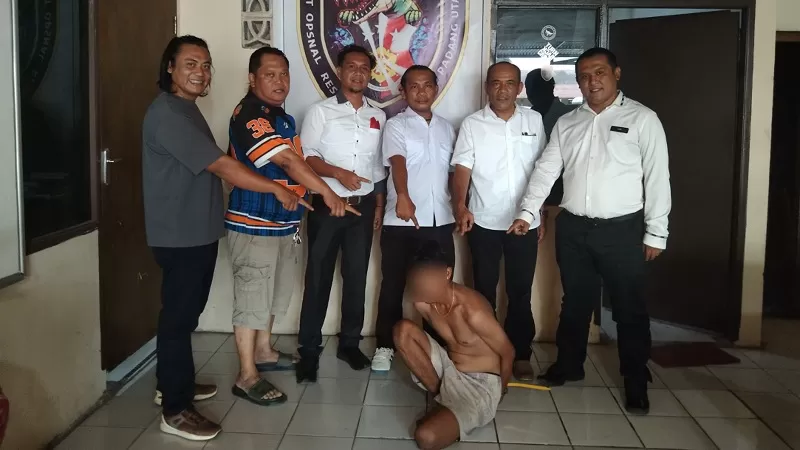 Polisi menangkap terduga pelaku pencurian di kawasan Gunung Pangilun, Kecamatan Padang Utara, yang sempat buron. (Dok. Polsek Padang Utara)