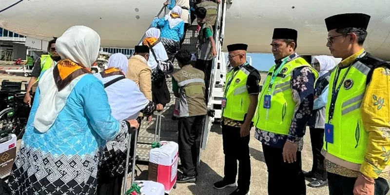 Sebanyak 393 jemaah haji yang tergabung dalam Kloter 08 Embarkasi Padang resmi diberangkatkan menuju Tanah Suci melalui Bandara Internasional Minangkabau pada Sabtu (2/5/2026).  (Foto: Kemenhaj Sumbar)