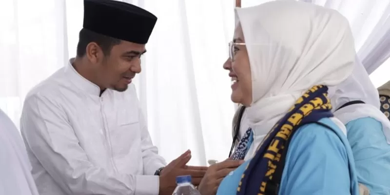 Sebanyak 389 calon jemaah haji (CJH) yang tergabung dalam Kloter 9 Embarkasi Padang tiba di Asrama Haji Tabing, Padang, pada Sabtu (2/5/2026) sore.  (Foto: Kemenhaj Sumbar)