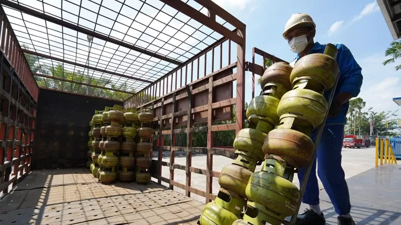Pertamina Patra Niaga Regional Sumbagut menyiapkan tambahan alokasi LPG 3 kilogram sebanyak 1.265.600 tabung untuk lima provinsi guna menjaga pasokan energi masyarakat selama Idul Adha 1447 Hijriah.