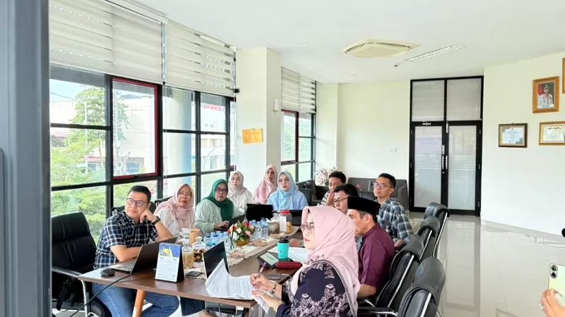 Bappeda Kota Padang menggelar brainstorming RKPD bersama Dinas Kominfo Kota Padang di Kantor Bappeda, Jumat (15/5/2026), guna memastikan program dan penganggaran OPD selaras dengan visi Kota Padang dan Progul kepala daerah. (Dok. Diskominfo Kota Padang)