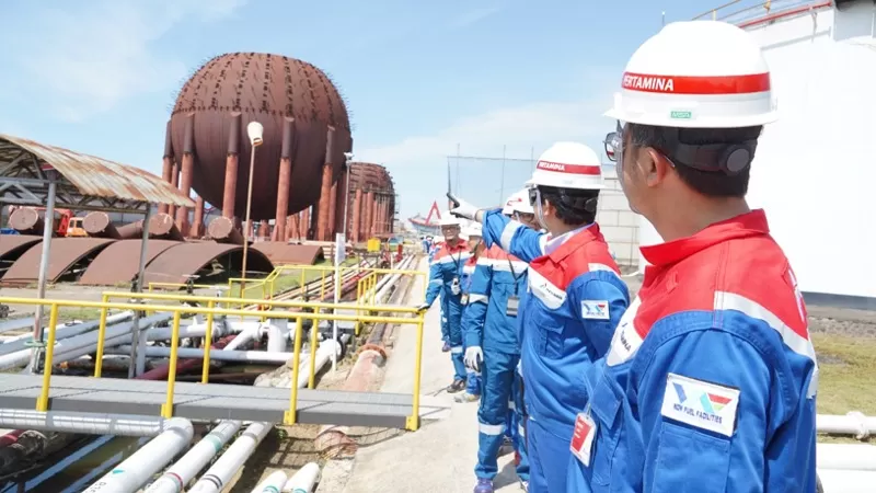 Direktur Optimasi Hilir dan Distribusi PT Pertamina Patra Niaga Hari Purnomo bersama jajaran Kejaksaan Agung RI dan Pertamina meninjau progres revitalisasi Terminal LPG Belawan di Medan, Sumatera Utara, Selasa (19/5/2026). (Dok. PPN Sumbagut)