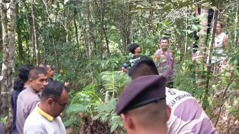 Seorang pria bernama Muharomi Nandi Pinto (25) ditemukan meninggal dunia di kawasan Hutan Biologi, Limau Manis, Kecamatan Pauh, Kota Padang, Kamis (28/5/2026) siang. (Dok. Polsek Pauh)