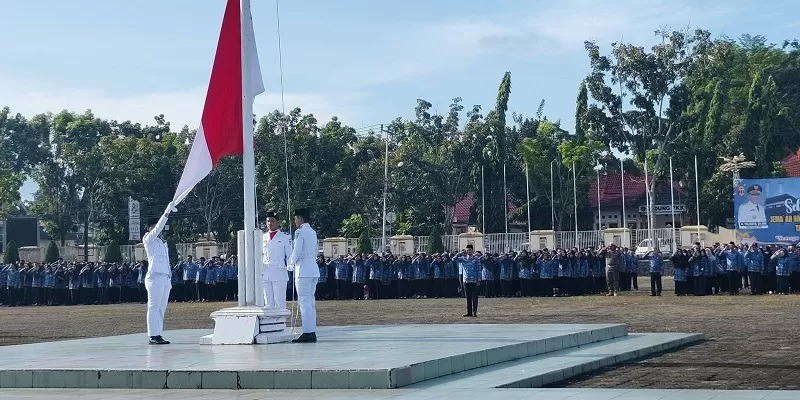 Upacara memperingati hardiknas oleh pemerintah kabupaten Pasaman barat, Senin (4/5). (Foto: Facebook Dinas Kominfo Pasbar)