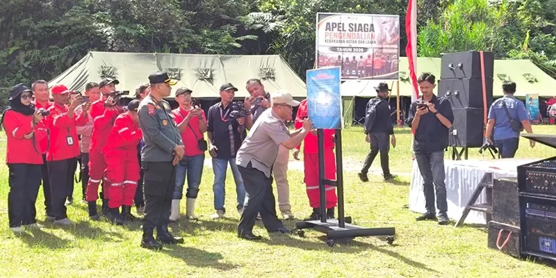 Pemerintah Kabupaten Pesisir Selatan memperkuat langkah antisipasi kebakaran hutan dan lahan (Karhutla) menjelang musim kemarau dengan mengikuti Apel Siaga Pengendalian Karhutla se-Sumatera Barat yang digelar di Pasia Laweh, Kecamatan Palupuah, Kabupaten Agam, Kamis (21/5/2026). (Foto: Pemkab Pessel)