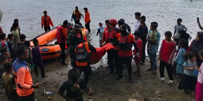 Pencarian Jesra Putra (10), bocah yang hilang terseret arus di muara Pantai Simpang Tigo Buayo Putiah, Kabupaten Pesisir Selatan, akhirnya berujung duka., Selasa (12/5/2026). (Foto: Pemkab Pessel).