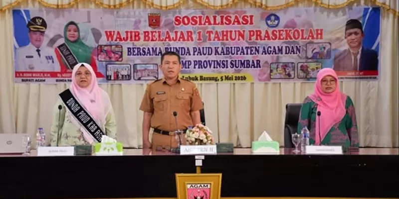 Sosialisasi wajib belajar satu tahun prasekolah digelar di aula Kantor Bupati Agam pada Selasa (5/5/2026), yang dibuka oleh Bupati Agam melalui Asisten II Setdakab Agam, Andrinaldi. (Foto: Pemkab Agam)