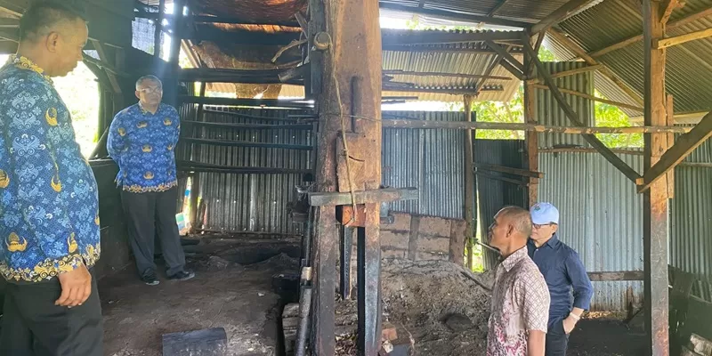 Dinas Pertanian Pesisir Selatan dalam kunjungan lapangan ke Rumah Kempa Gambir Rakyat di Kecamatan Sutera, Kamis (7/5/2026).  (Foto: Pemkab Pessel)