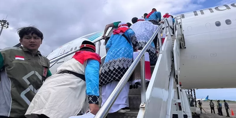 Rombongan yang tergabung dalam kelompok terbang (kloter) 09 atau PDG 09 diberangkatkan melalui Bandara Internasional Minangkabau (BIM), Minggu (3/5/2026) pukul 16.00 WIB dengan tujuan Madinah. (Foto: Kemenhaj Sumbar)