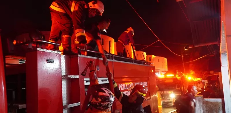  Musibah kebakaran terjadi di kawasan Silaing Bawah, Kecamatan Padang Panjang Barat, Kamis (28/5/2026) malam.  (Foto: Pemko Padang Panjang)