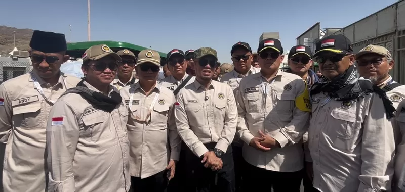  Wakil Menteri Haji dan Umrah Republik Indonesia, Dahnil Anzar Simanjuntak, saat melakukan peninjauan langsung terhadap proses akhir pergerakan jemaah Indonesia di Mina pada Sabtu (30/5/2026) yang bertepatan dengan 13 Dzulhijjah 1447 Hijriah. (Foto: Kemenhaj)