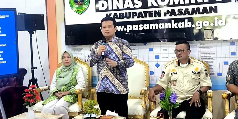 Kepala BKPSDM Pasaman Deswin Adia Putra saat jumpa pers di Ruang Media Center Dinas Komunikasi dan Informatika Kabupaten Pasaman, Kamis (21/5/2026). (Foto: Pemkab Pasaman)