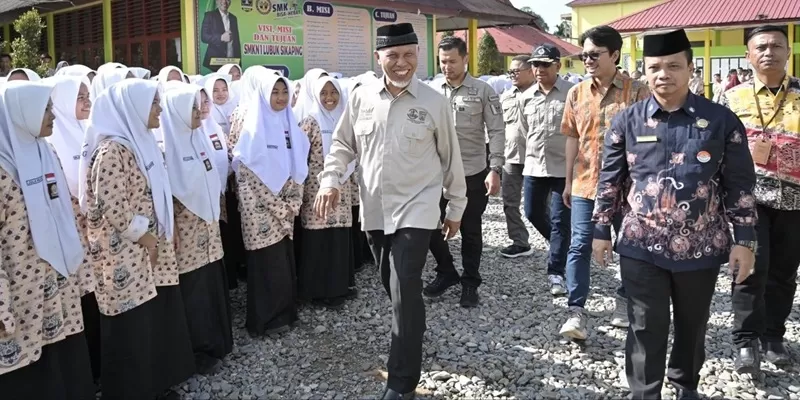 Pemerintah Provinsi Sumatera Barat (Sumbar) tengah merancang pembangunan fasilitas asrama di sekolah menengah atas sebagai upaya memperluas akses pendidikan berkualitas bagi siswa di berbagai daerah, terutama wilayah terpencil dan berkondisi geografis sulit. (Foto: Pemprov Sumbar)