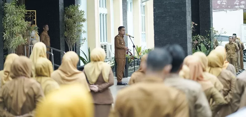 Apel gabungan di lingkungan Dinas Pendidikan Kota Solok yang digelar pada Senin (11/05/2026).  (Foto: Pemko Solok)