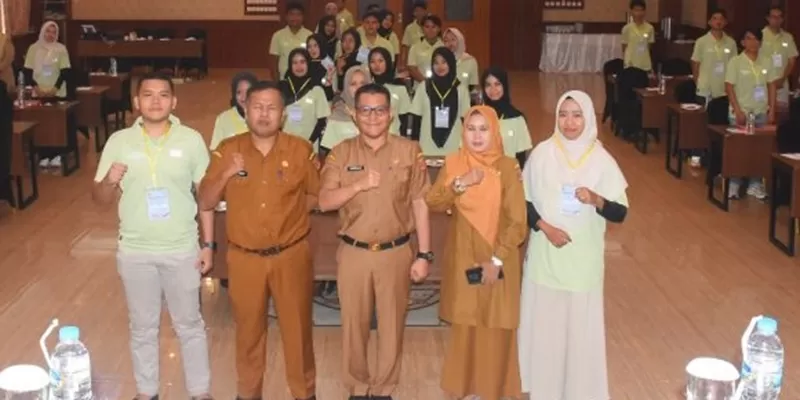 Pemerintah Kabupaten Agam terus memperkuat komitmennya dalam mendorong lahirnya generasi muda yang kreatif, inovatif, dan mandiri melalui pengembangan kewirausahaan di daerah itu. Upaya tersebut diwujudkan lewat Pelatihan Peningkatan Kapasitas Daya Saing Wirausaha Muda Tahun 2026 yang resmi dibuka di Hotel Sakura Syariah Lubuk Basung, Senin (18/5/2026). (Foto: Pemkab Agam)