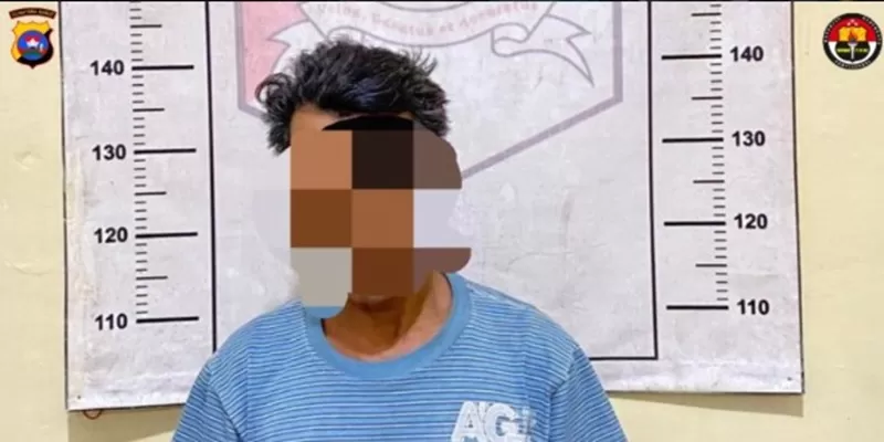 Seorang pria paruh baya berinisial Y (58) resmi ditetapkan sebagai tersangka atas dugaan pencabulan dan persetubuhan terhadap keponakan kandungnya sendiri yang masih di bawah umur. (Foto: Polres Padang Panjang)
