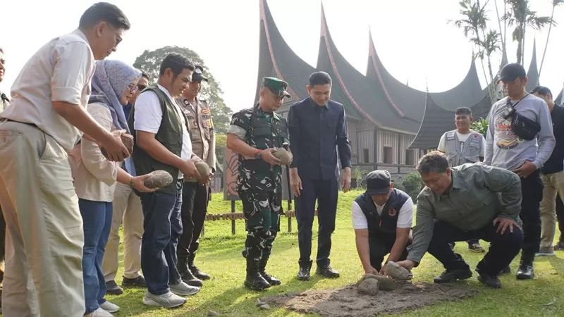 Pemerintah Kota Padang Panjang bersama berbagai pemangku kepentingan menggelar Refleksi Satu Abad Gempa 1926 di Pusat Dokumentasi dan Informasi Kebudayaan Minangkabau (PDIKM), Sabtu (27/6/2026). (Foto: Pemko Padang Panjang)