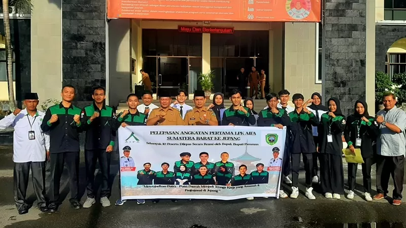 Pemerintah Kabupaten (Pemkab) Pasaman kembali membuka akses lapangan kerja bagi masyarakat melalui pelepasan 61 Calon Pekerja Migran Indonesia (CPMI) yang akan mengikuti proses seleksi dan penempatan kerja di Jepang. (Foto: Pemkab Pasaman)