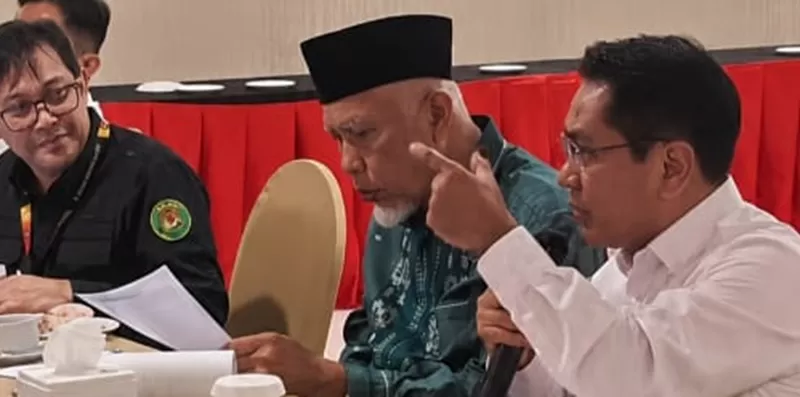 Bupati Padang Pariaman, Dr. H. John Kenedy Azis, SH, MH, saat menghadiri rapat koordinasi yang digelar Direktorat IV Jaksa Agung Muda Intelijen di Ruang Rapat Nike Hotel Mercure Padang, Kamis (4/6/2026). (Foto: Pemkab Padang Pariaman)