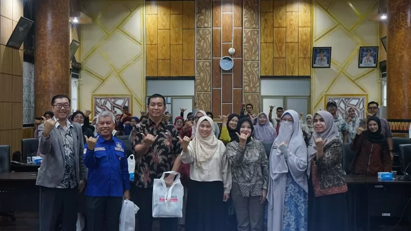 Staf Ahli Wali Kota Padang Bidang Pembangunan, Ekonomi, dan Keuangan, Syahrial Kamat, membuka Workshop Digital Selling Mastery: Dari Onboarding hingga Optimasi Penjualan di Balai Kota Padang, Kamis (11/6/2026) siang. (Dok. Diskominfo Padang)