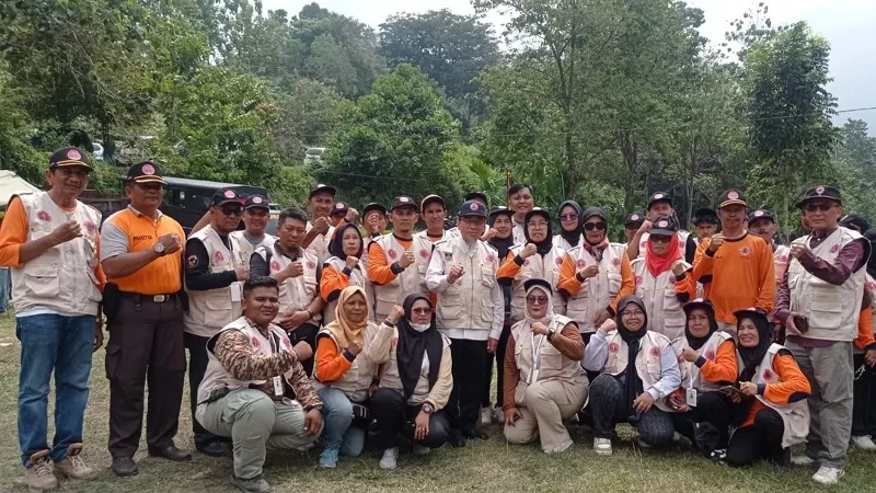 Wakil Wali Kota (Wawako) Padang, Maigus Nasir secara resmi menutup Pelatihan dan Jambore Kelompok Siaga Bencana (KSB) Kota Padang Tahun 2026 di Bumi Perkemahan ABG, Lubuk Minturun, Minggu (14/6/2026) sore. (Dok. Pusdalops PB)