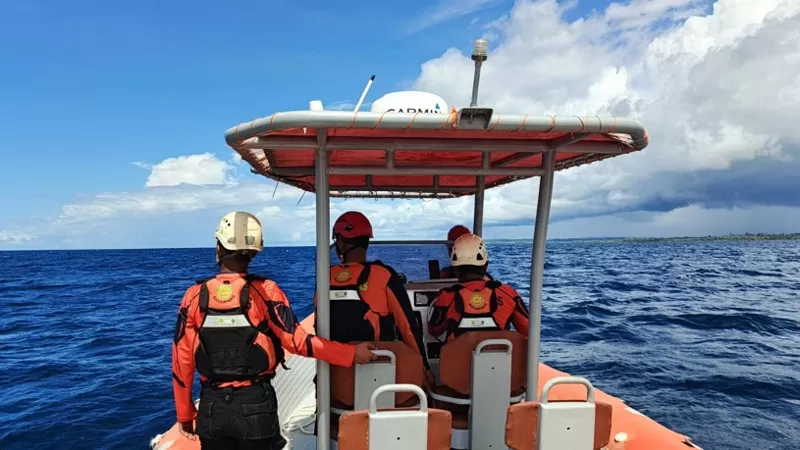 Tim SAR Gabungan mengerahkan RIB 03 Mentawai dan berbagai peralatan untuk mencari Arbian (50), nelayan yang dilaporkan hilang di perairan Pulau Bugei, Kecamatan Siberut Selatan, Kabupaten Kepulauan Mentawai. (Dok. Basarnas)