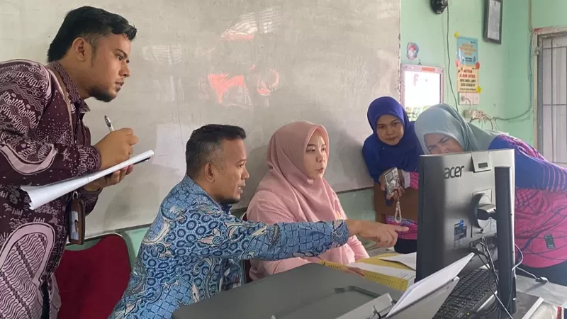 Tim Ombudsman RI Perwakilan Sumatera Barat (Sumbar) melakukan pengawasan lapangan terhadap pelaksanaan Sistem Penerimaan Murid Baru (SPMB) di sejumlah SMA Negeri di Kota Padang, Selasa (30/6/2026). Pengawasan dilakukan untuk memastikan proses seleksi berlangsung objektif, transparan, akuntabel, dan sesuai ketentuan. (Dok. Ombudsman)
