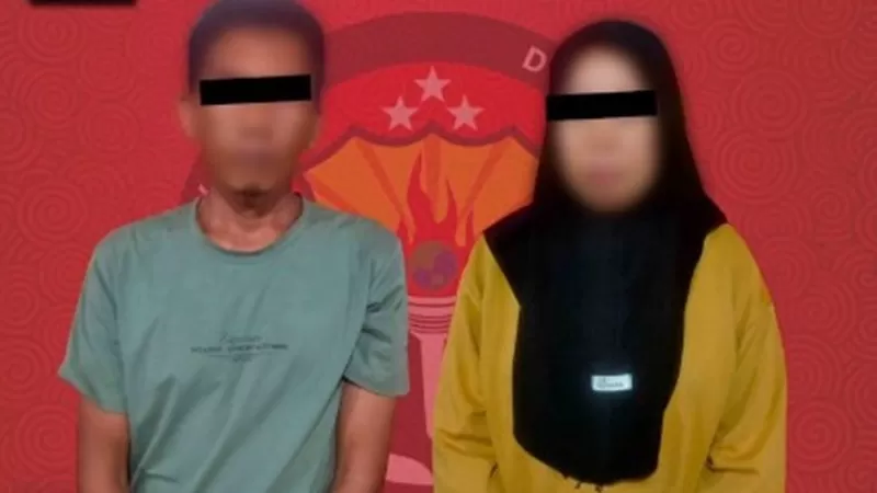 Pasutri tersangka kasus pencurian satu unit handphone iPhone 16 Pro yang terjadi di Kelurahan Sungai Durian, Kecamatan Latina, Kota Payakumbuh. (Foto: Polres Payakumbuh)