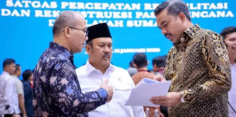 Pemerintah menyiapkan Bantuan Presiden (Banpres) senilai Rp1,2 triliun untuk mempercepat pemulihan pelaku usaha mikro, kecil, dan menengah (UMKM) yang terdampak bencana di Aceh, Sumatera Utara, dan Sumatera Barat.  (Foto: Setneg)