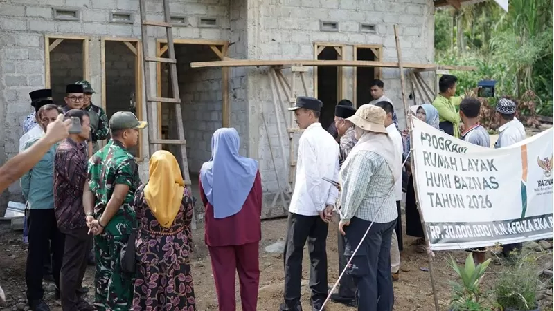  Sebanyak 28 keluarga di Kabupaten Solok Selatan memperoleh bantuan program bedah rumah dari Badan Amil Zakat Nasional (Baznas) Solok Selatan.  (Foto: Pemkab Solsel)