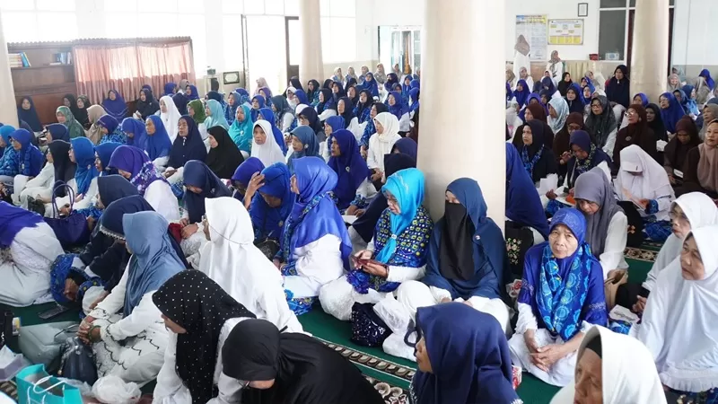 pelaksanaan pengajian bulanan Badan Kontak Majelis Taklim (BKMT) Kota Padang Panjang di Masjid Tauhid, Kelurahan Pasar Baru, Kecamatan Padang Panjang Barat, Minggu (14/6/2026). (Foto: Pemko Padang Panjang)